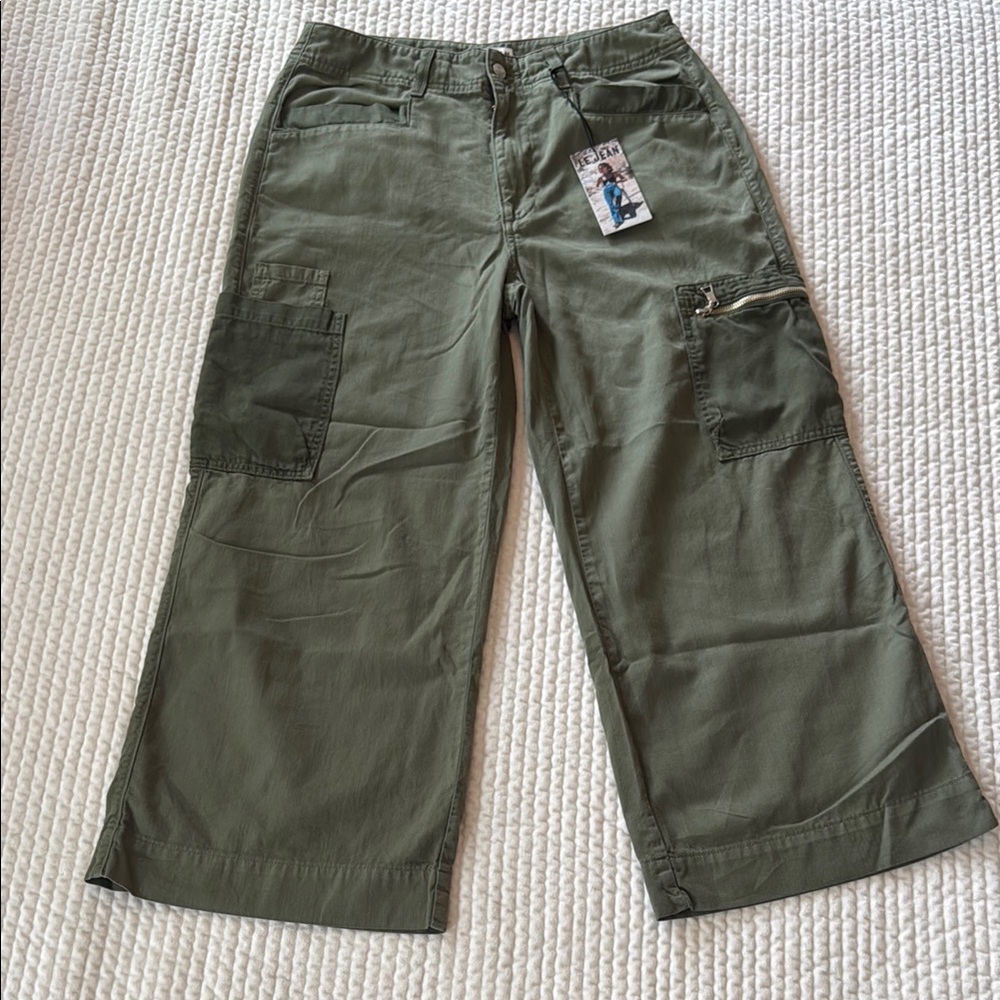 Casual Green Cargo Jumpsuit with Relaxed Fit